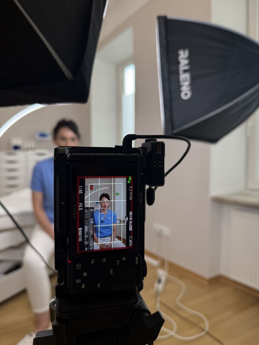 Blick über die Kamera beim Praxis-Shooting: Auf dem Display ist der Bildausschnitt für ein Anzeigenvideo zu sehen